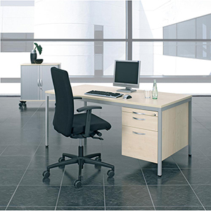 Schreibtisch, BxTxH 1200x800x720 mm, 1 Hängecontainer: 1 Utensilienschub, 3 Schubladen, 4-Fuß-Gestell lichtgrau, Platte weiß