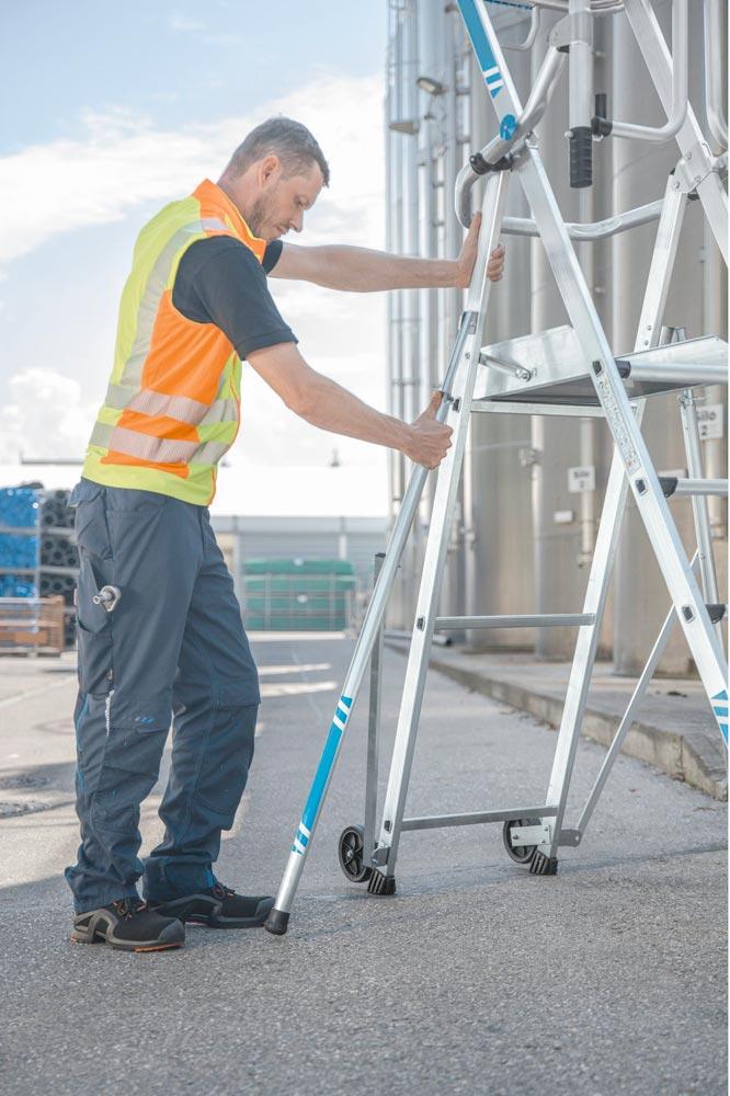Plattformleiter, Plattformhöhe, 0,70 m, Arbeitshöhe max. 2,70 m, Sprossenanzahl 3, Plattform 400x550 mm, Gewicht 16,0 kg