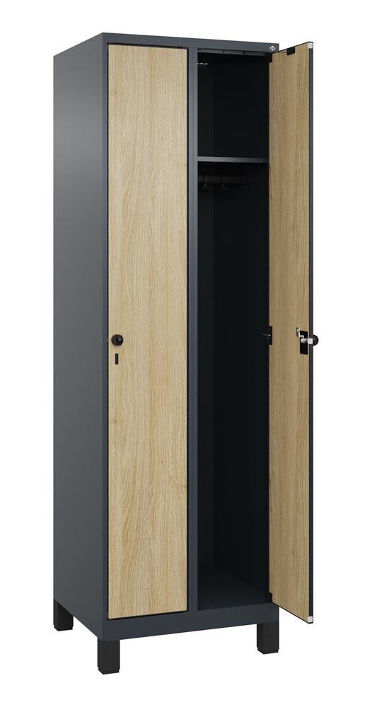 Garderobenschrank mit Füßen