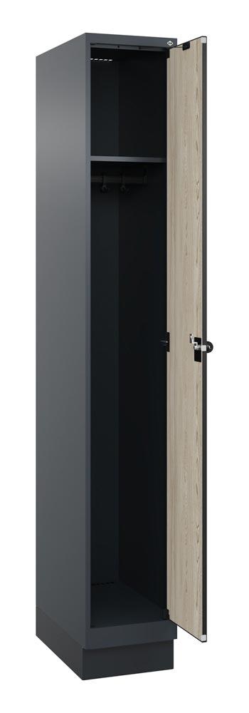 Garderobenschrank mit Sockel