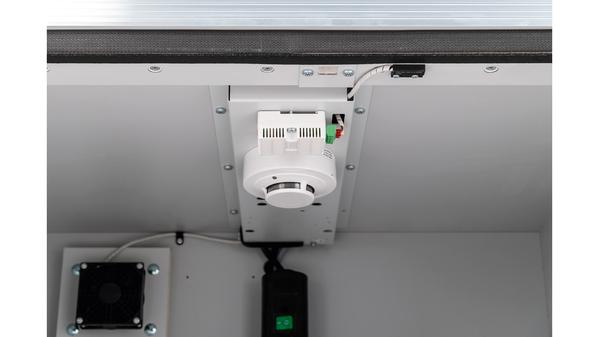 Akku-Ladeschrank, Premium Plus, strombetriebener Rauchmelder, BxTxH 800x660x620mm, Tür orange, Stapelfüße Korpus grau