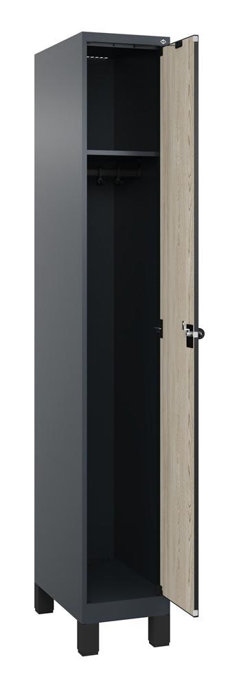 Garderobenschrank mit Füßen