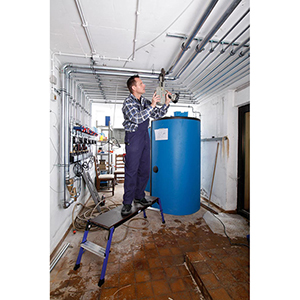 Arbeitspodest, Arbeitsplattform, mit Alu-Holmen blau beschichtet, Phenol-Siebdruck-Platte 1090x385 mm, Traglast 150 kg, Standhöhe 470 mm