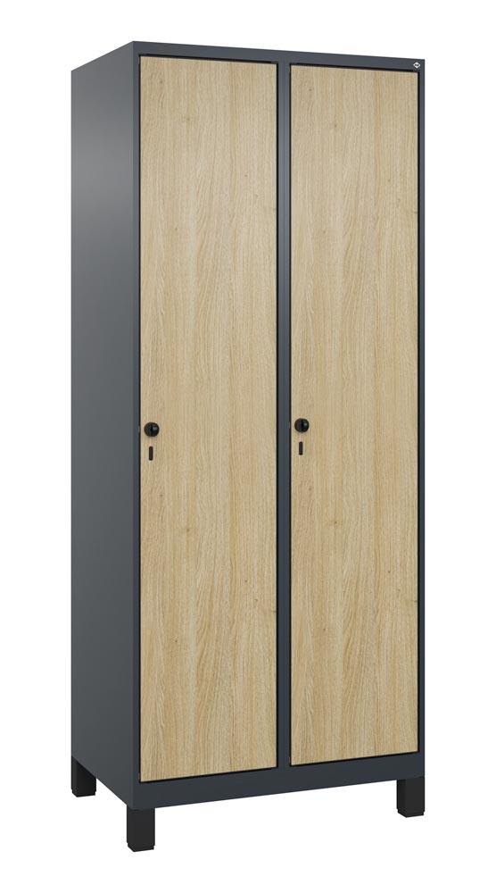 Garderobenschrank mit Füßen