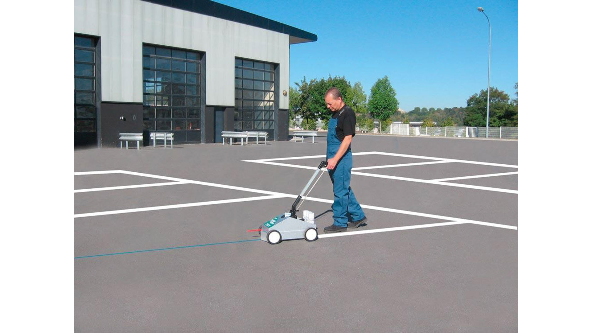 Bodenmarkierungs-Set, best. aus Markiergerät mit Zubehör und 12 Dosen Markierfarbe gelb