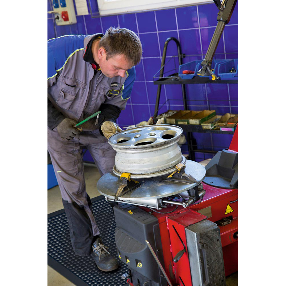 Arbeitsplatzmatte, rutschfeste Noppenoberfläche, BxT 1200x900 mm, Nitrilgummi.