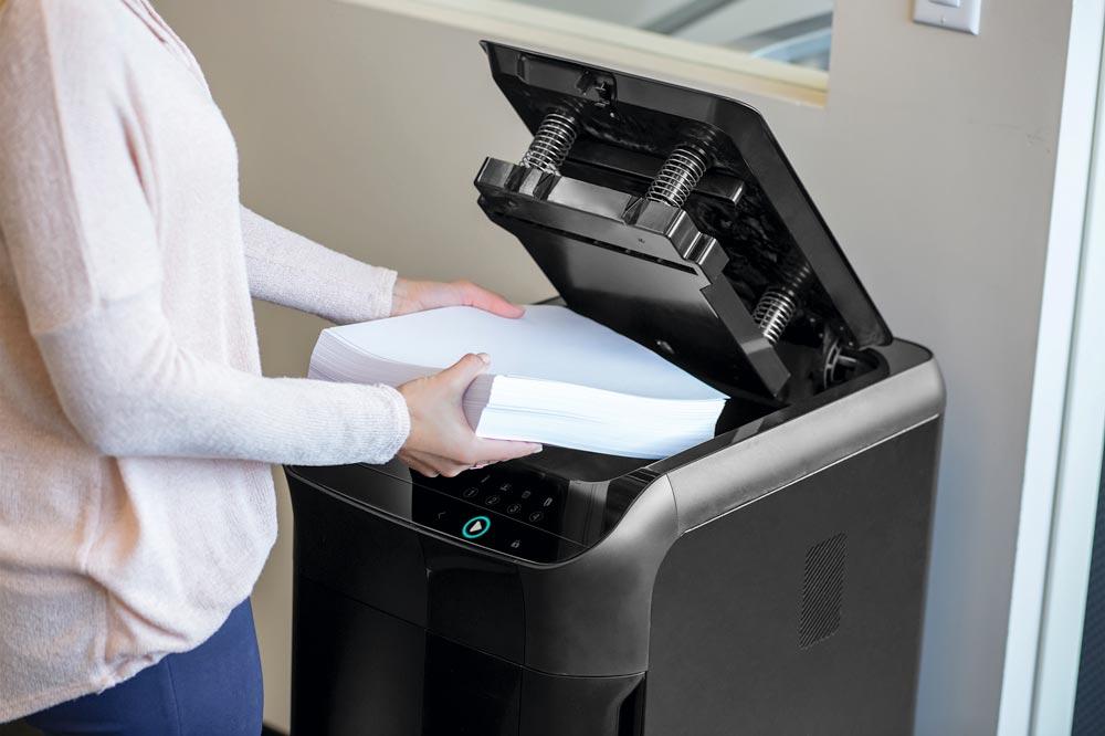 Aktenvernichter, Sicherheitsstufe P5, Schnittgröße 2x12 mm, Streifen, Schneidl. 20 Blatt, 30 Liter Volumen, BxTxH 419x299x590 mm