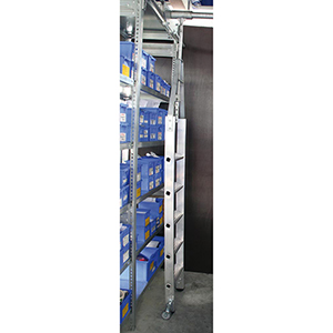 Aluminium-Regalleiter für Doppelregal, drehbar, 80 mm tiefe Stufen, 11 Stufen, 3,76 m senkr. Einhängehöhe, Stufenabst. 235 mm, 20 Grad