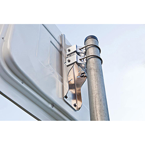 Verkehrsspiegel, Rahmen, Spiegelfläche Edelstahl, rot reflektierender Blickfangrand, mit Halterung, Durchm. 600 mm