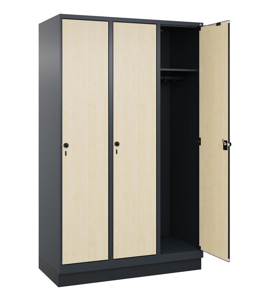 Garderobenschrank, Sockel, 3 Abt., Abt.B 400 mm, BxTxH 1200x500x1950 mm, HPL-Dekorfront, RAL 7016/Dekor Ahorn