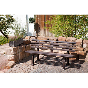 Parkbank aus Kunststoff, mit 2 Füßen, 5 Sitz- und 4 Lehnlatten 50x30 mm, Breite 1500 mm, braun