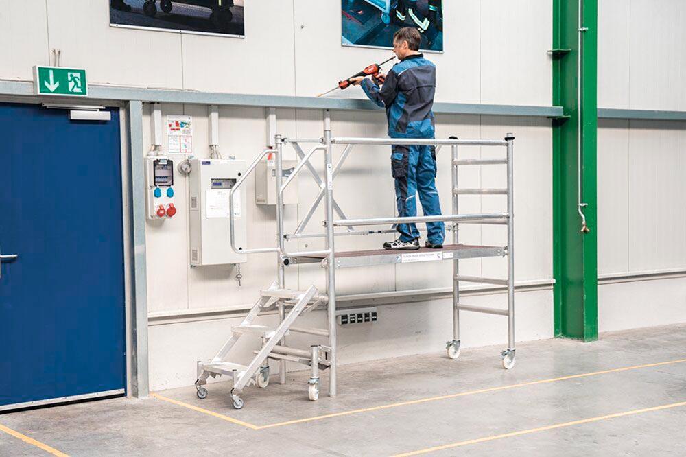 Montageplattform mit Treppenzustieg, Aluminium, fahrbar,  LxBxH 2110x760x800 mm, Plattform LxB 1800x600 mm, Arbeitshöhe 3 m