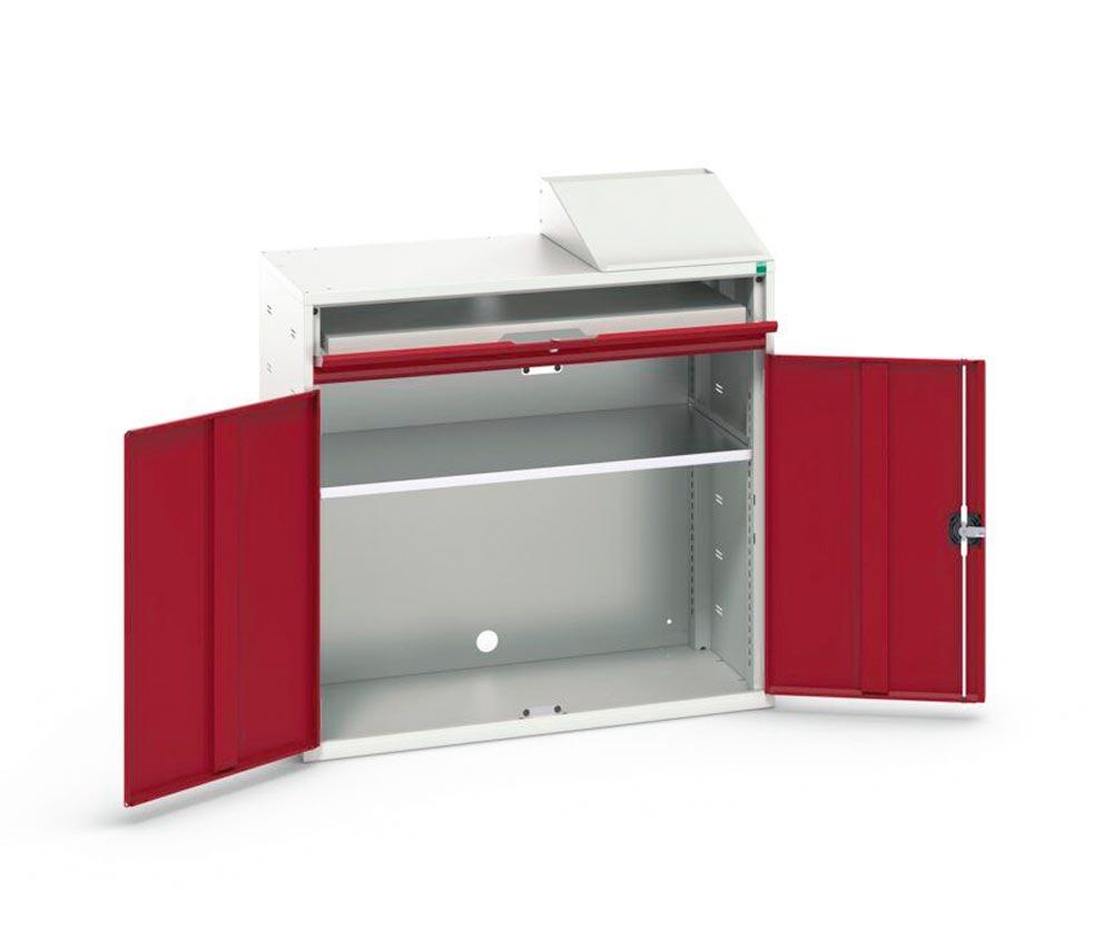 Computerschrank mit Fachboden und Tablar