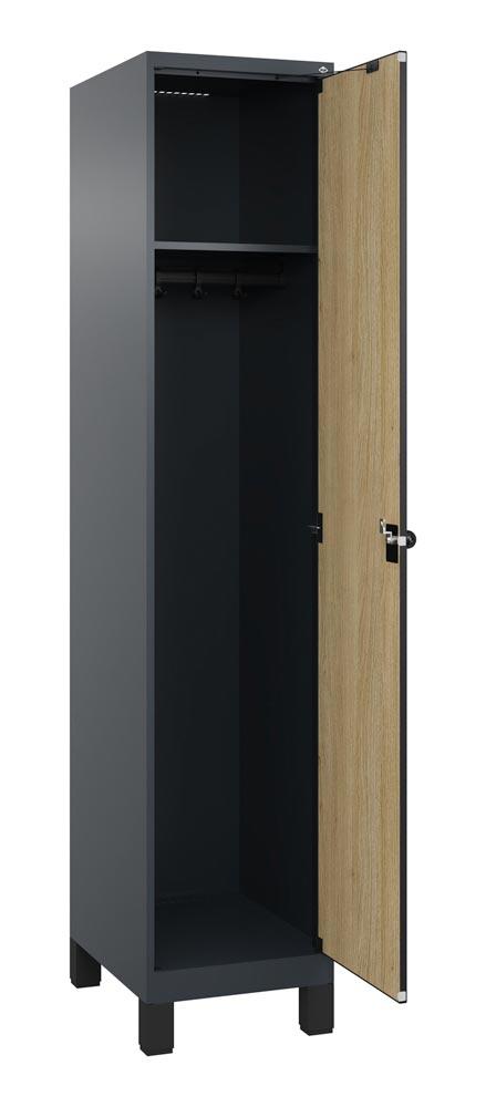 Garderobenschrank mit Füßen