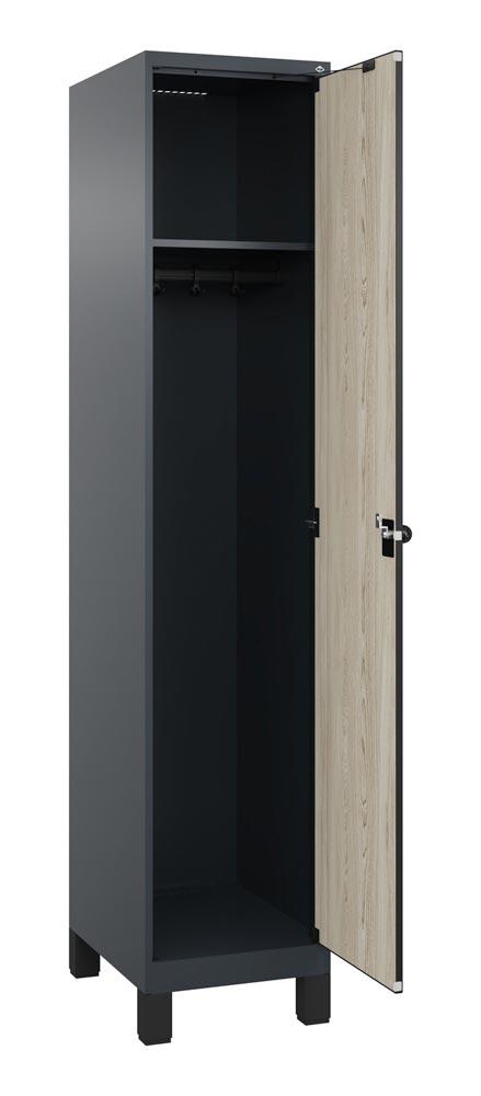 Garderobenschrank mit Füßen