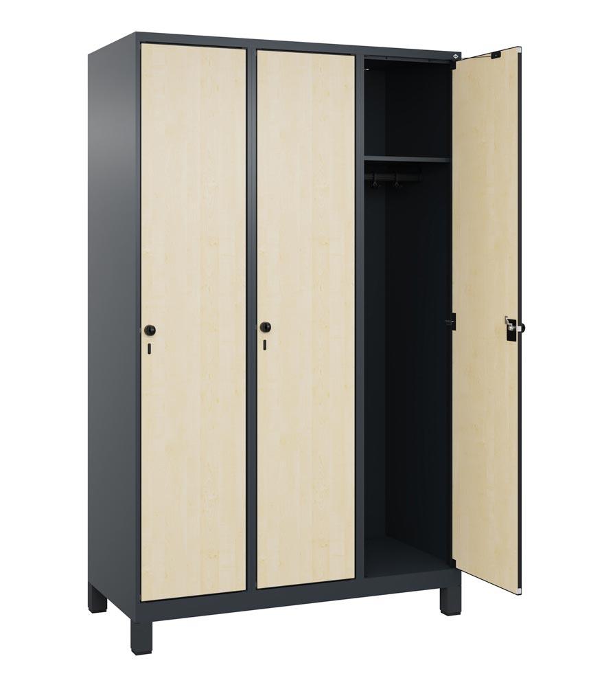 Garderobenschrank mit Füßen