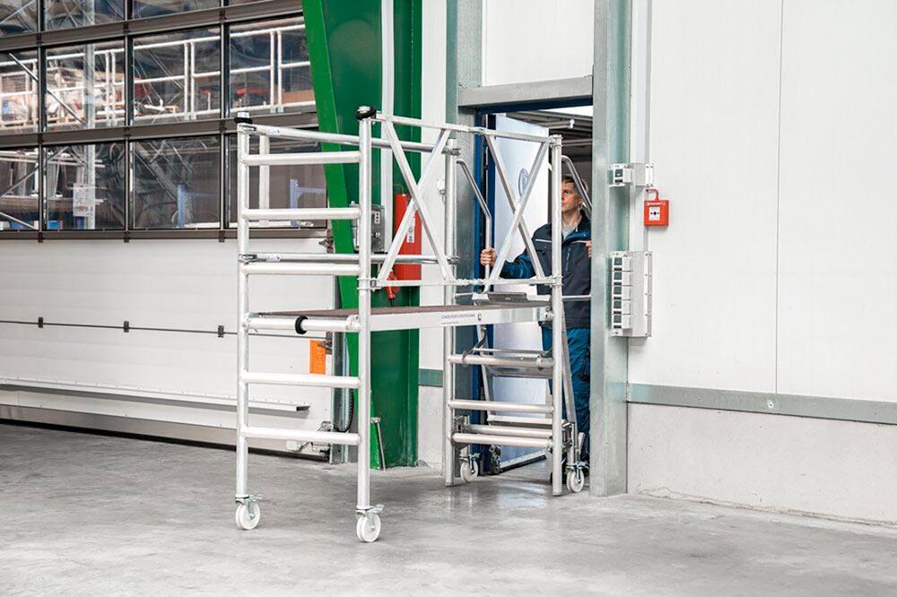 Montageplattform mit Treppenzustieg, Aluminium, fahrbar,  LxBxH 2110x760x800 mm, Plattform LxB 1800x600 mm, Arbeitshöhe 3 m