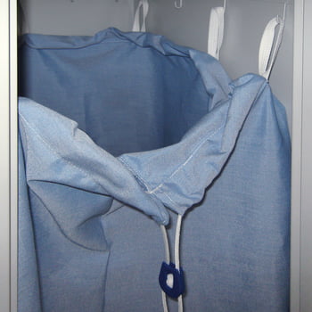 Wäschesammelschrank - 1.850 x 400 x 500 mm (HxBxT) - Sockel - Zylinderschloss - lichtgrau/enzianblau