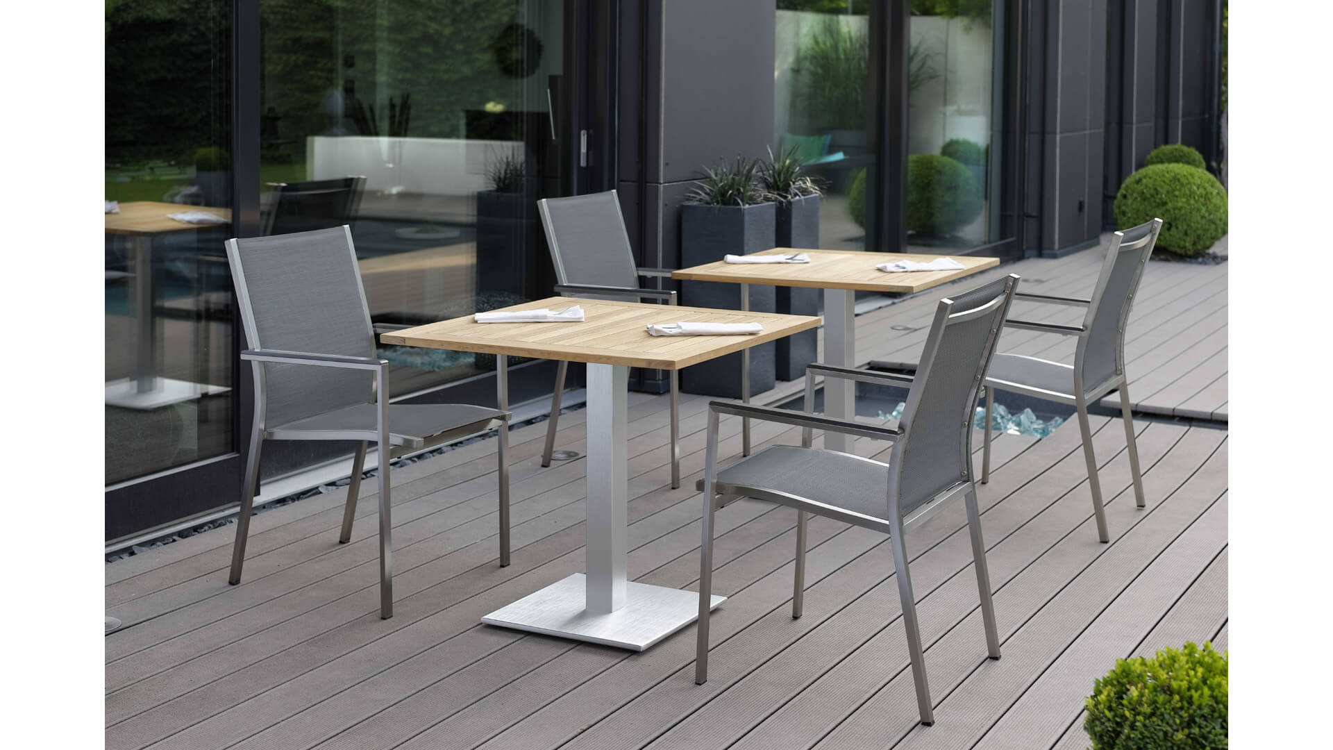 Tischgestell Mailiand 2 aus Aluminium in Edelstahloptik und Teak Tischplatte 80 x 80 cm FSC®-ZERTIFIZIERT