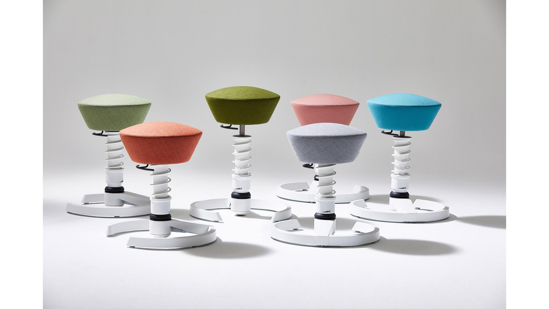 Aeris Swopper der ergonomische Bürohocker mit harten Rollen für weiche Böden rot