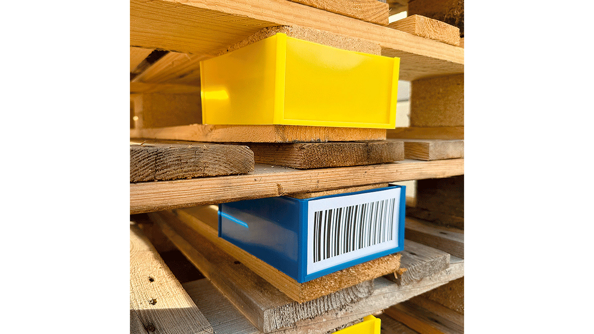 Paletten-ID-Spange, grün, für den Mittelfuß der Palettenschmalseite, BxTxH 150,57x150,57x73 mm, VE 25 Stück