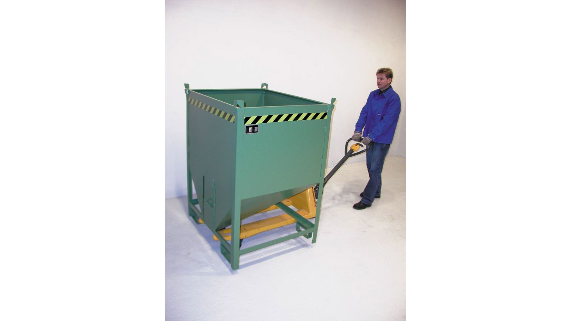 Silobehälter aus Stahl - Volumen 1000 l - Tragkraft 1500 kg - Schiebeverschluss - resedagrün